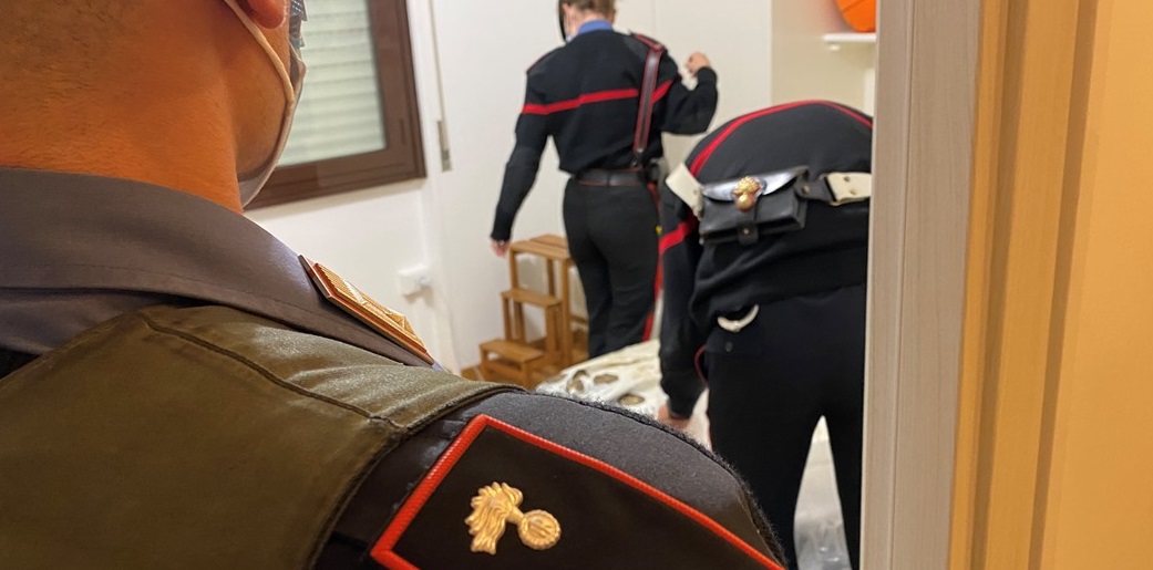 Aversa Arrestati Sigarette Contrabbando In Casa