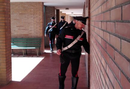 Carabinieri Arrestano Due Pusher Pozzuoli