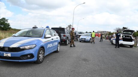 Giugliano Controlli Via Carrafiello Denunciato Auto Rubata