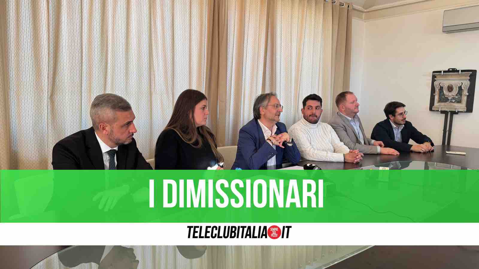 Consiglieri dimissionari a Giugliano: “Dopo inchieste giusto ridare parola ai cittadinI”