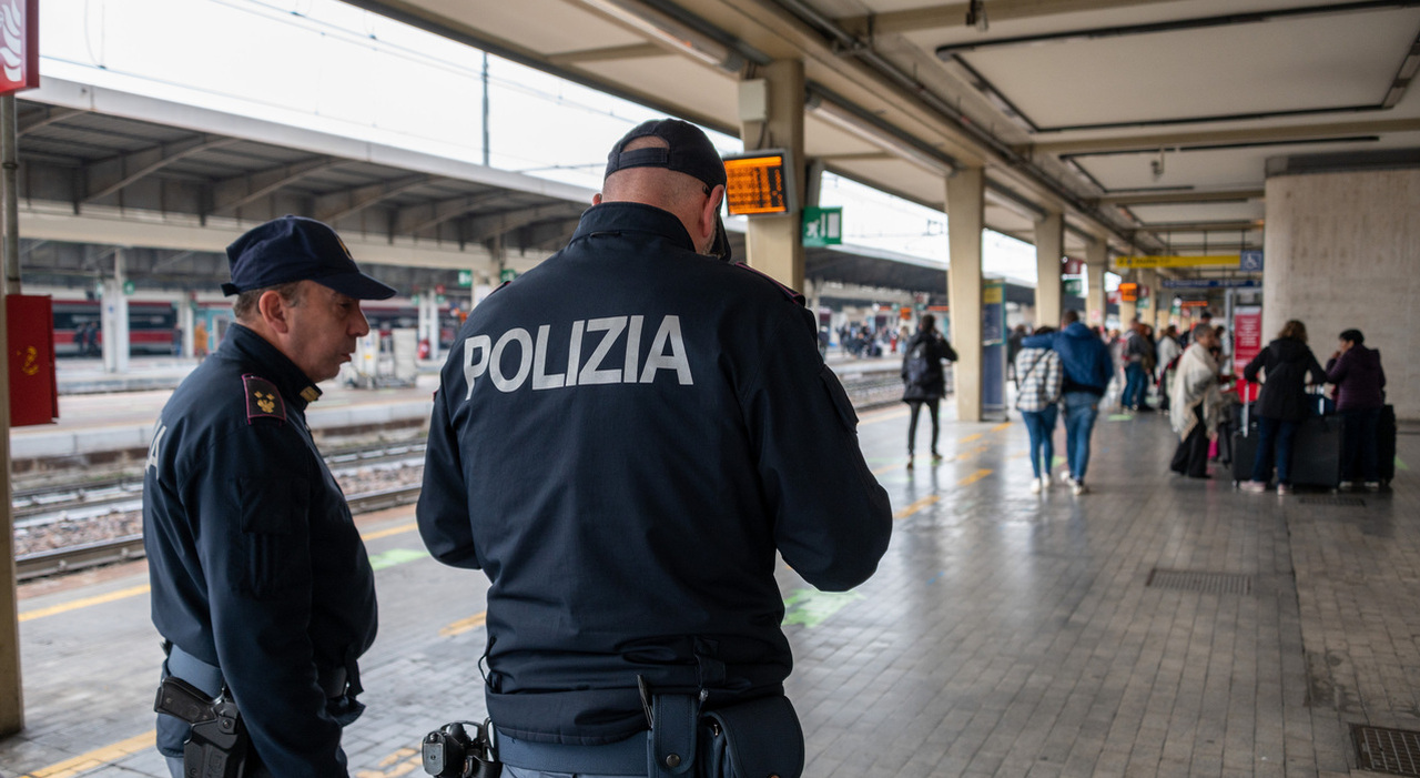 Napoli Ladri Arrestati Stazione Centrale