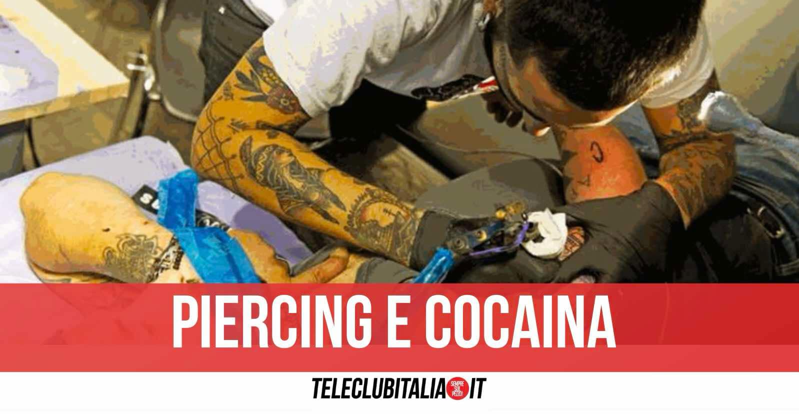 Napoli. Noto tatuatore sorpreso nel suo studio con pistola, munizioni e un chilo di droga