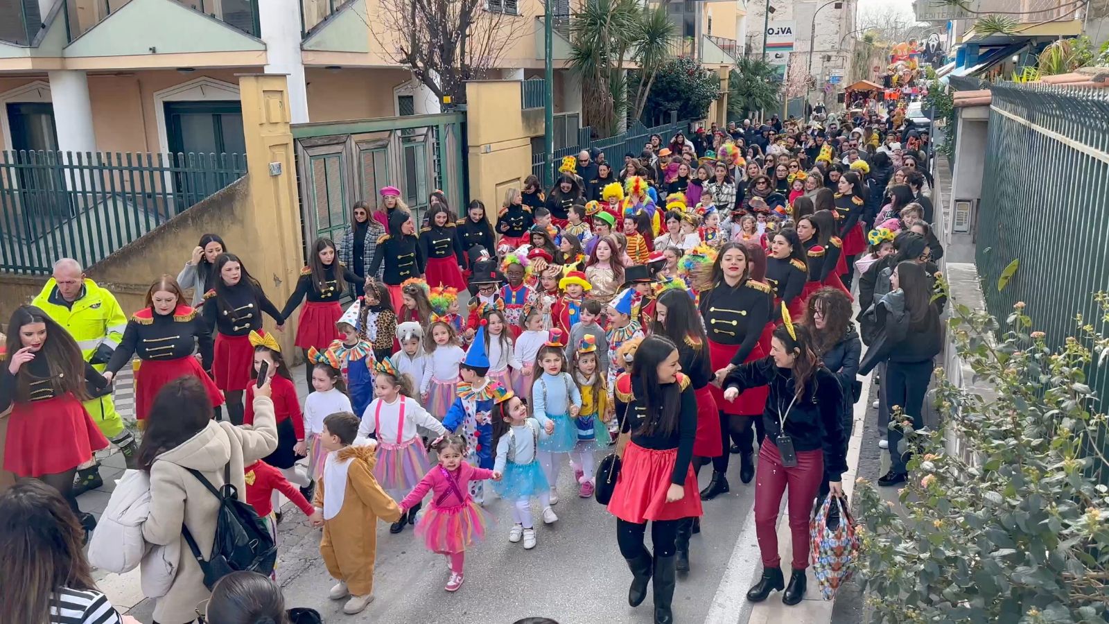 Carnevala, Cesa E Aversa Inondate Di Allegria Con Le Scuole Mille Colori E La Favola 1