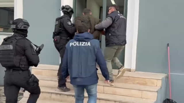 omicidio in piazza gricignano arrestati due cugini latitanti