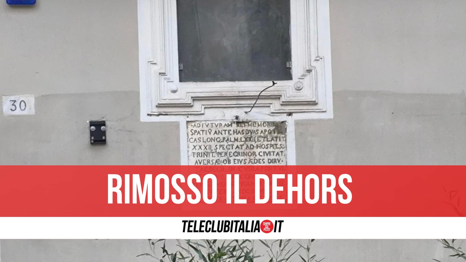 Aversa, rimosso il dehors che copriva l’edicola votiva del Seicento