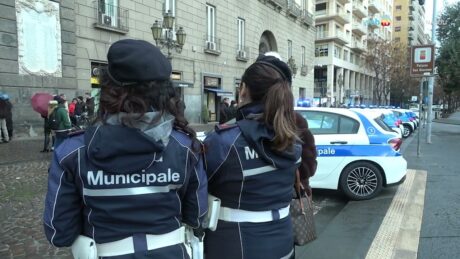 Napoli Feriti Due Agenti Municipale